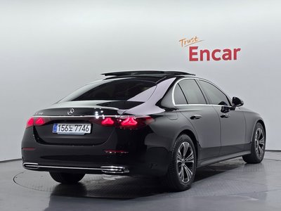 2025 Mercedes-BENZ E-CLASS 照片 3