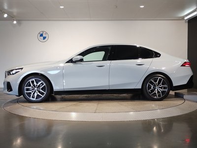 2024 BMW 5 SERIES photo 7