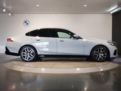 2024 BMW 5 SERIES thumbnail 11