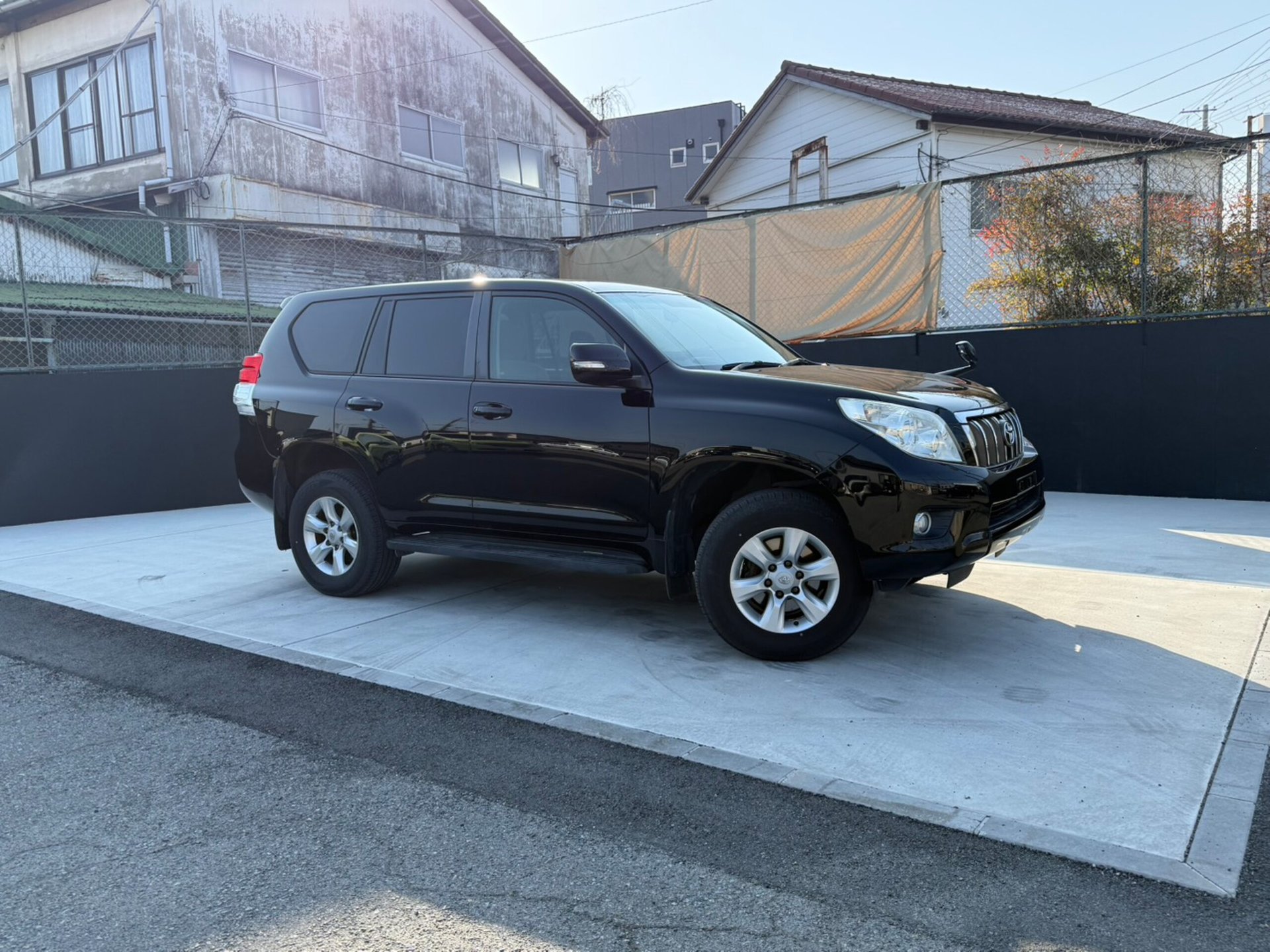 TOYOTA LAND CRUISER PRADO - View 1