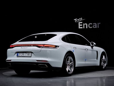 PORSCHE PANAMERA - 3