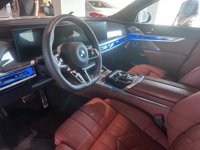 2025 BMW I7 — миниатюра 19