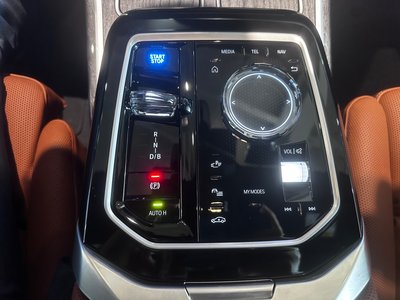 2025 BMW I7 — миниатюра 12