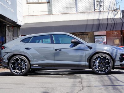 LAMBORGHINI URUS - 5