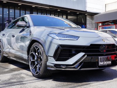 LAMBORGHINI URUS - 4