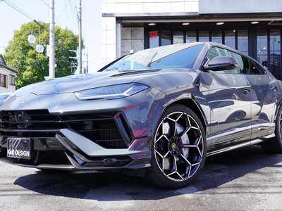 LAMBORGHINI URUS - 1