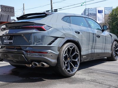 LAMBORGHINI URUS - 6