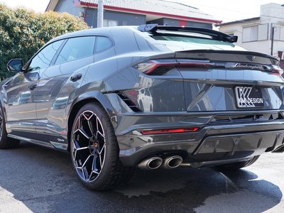 LAMBORGHINI URUS - 8