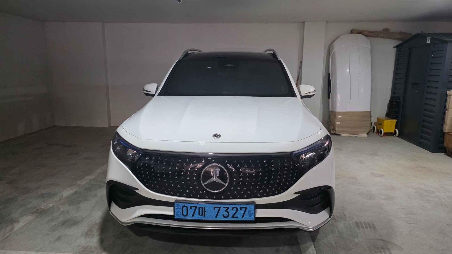 MERCEDES-BENZ EQB - View 1