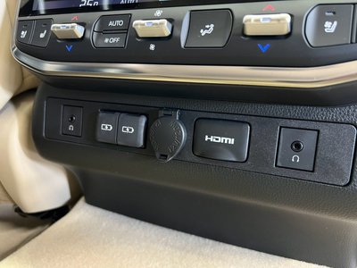 2026 Toyota LAND CRUISER 300 — миниатюра 32