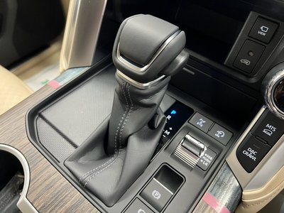2026 Toyota LAND CRUISER 300 — миниатюра 26