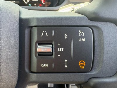 LAND ROVER DEFENDER - 8