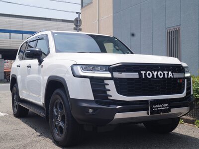 TOYOTA LAND CRUISER 300