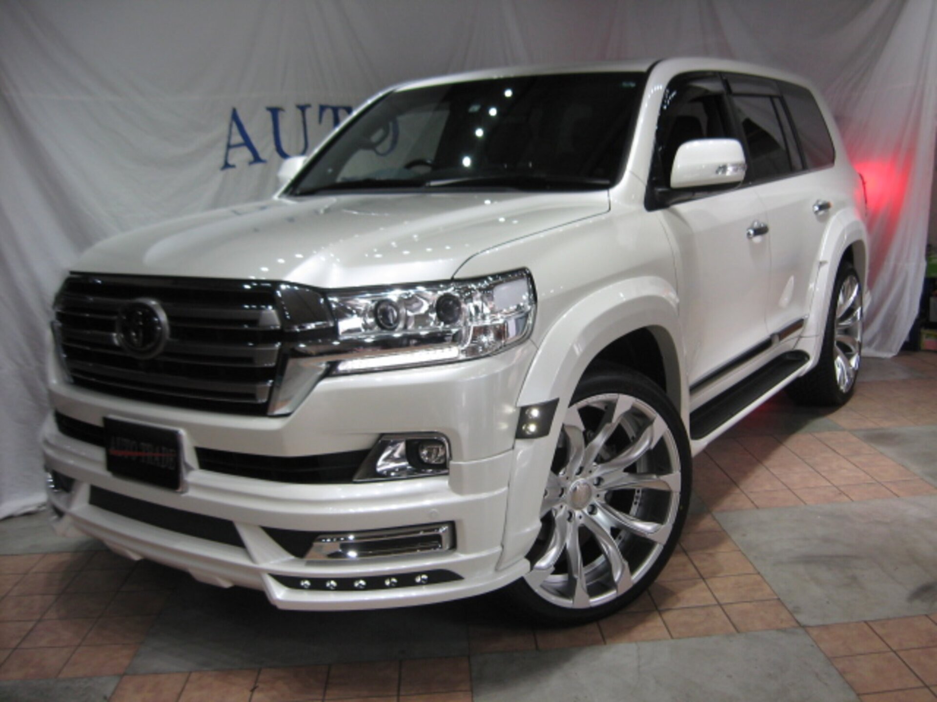 TOYOTA LAND CRUISER 200 - View 1