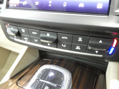 2022 Maserati LEVANTE thumbnail 11