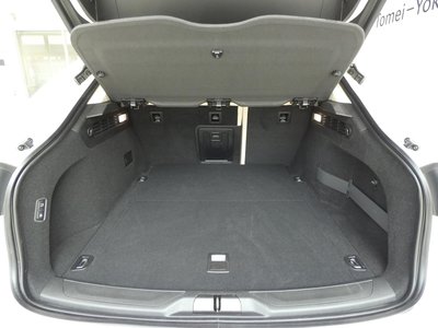 صورة 9 لـ 2022 Maserati LEVANTE
