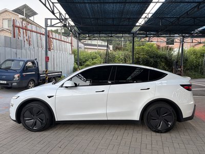 2026 Tesla MODEL Y — фото 1