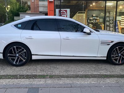 GENESIS G80 (RG3) - 2
