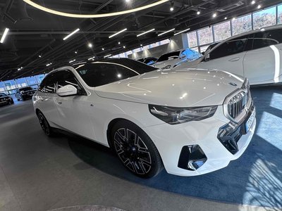 BMW 5 SERIES - 2
