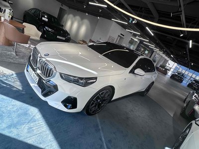 BMW 5 SERIES - 4