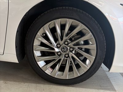 2019 Lexus ES — миниатюра 15