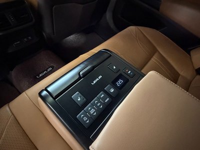 2019 Lexus ES — миниатюра 11