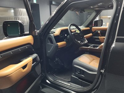 LAND ROVER DEFENDER - 10