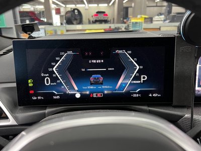 2025 BMW I4 photo 9