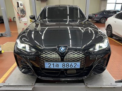 2025 BMW I4 photo 2