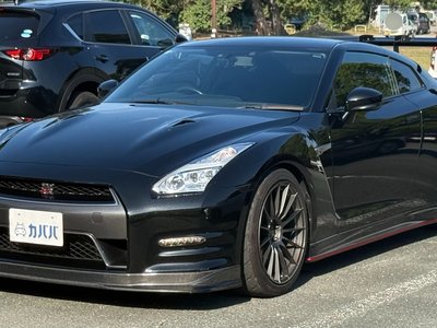 NISSAN GT-R - 1