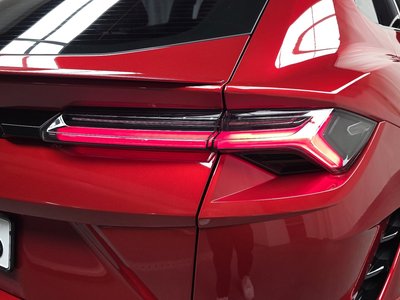 LAMBORGHINI URUS - 10