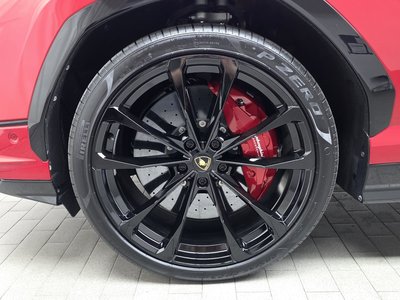 LAMBORGHINI URUS - 6
