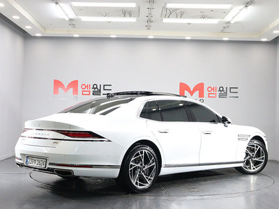صورة 2 لـ 2025 Genesis G90