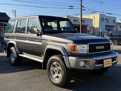 TOYOTA LAND CRUISER 70 - 4