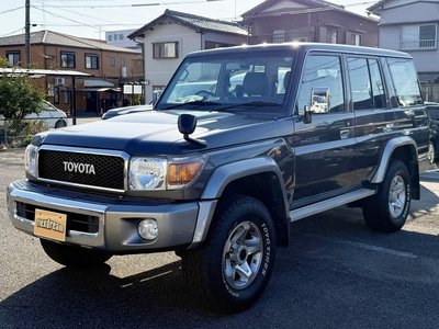 TOYOTA LAND CRUISER 70 - 1