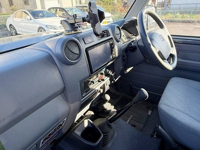 TOYOTA LAND CRUISER 70 - 3