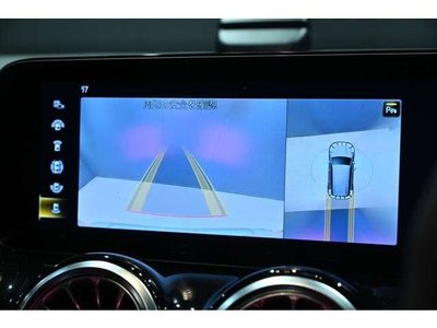2021 Mercedes-BENZ GLB photo 4