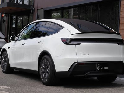 TESLA MODEL Y - 5