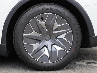 TESLA MODEL Y - 7