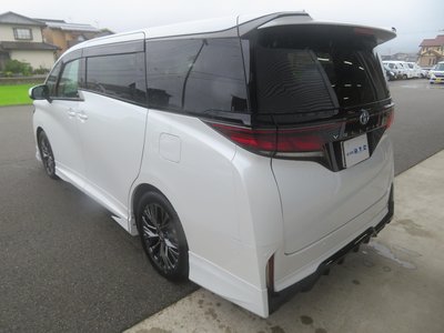 2025 Toyota VELLFIRE — фото 3