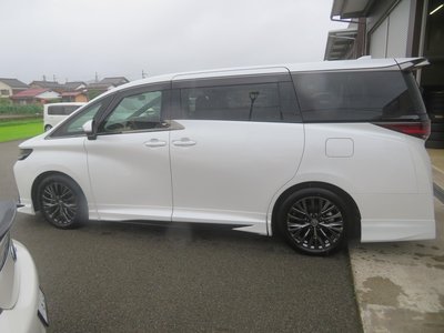 2025 Toyota VELLFIRE — фото 2