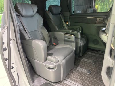 2025 Toyota ALPHARD photo 9