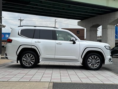 TOYOTA LAND CRUISER 300 - 7