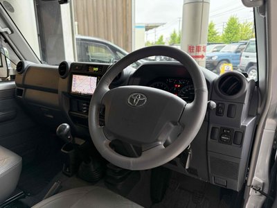 TOYOTA LAND CRUISER 70 - 5