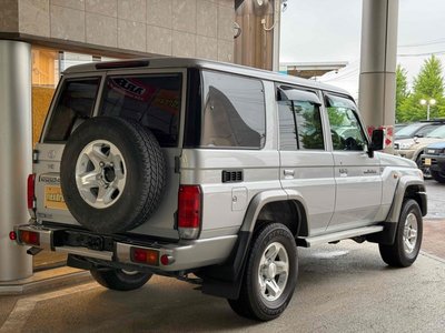 TOYOTA LAND CRUISER 70 - 3