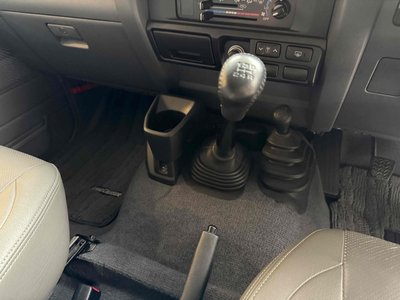 TOYOTA LAND CRUISER 70 - 7