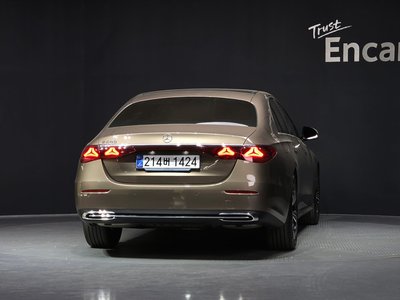 MERCEDES-BENZ E-CLASS - 4