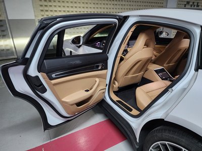 PORSCHE PANAMERA - 8