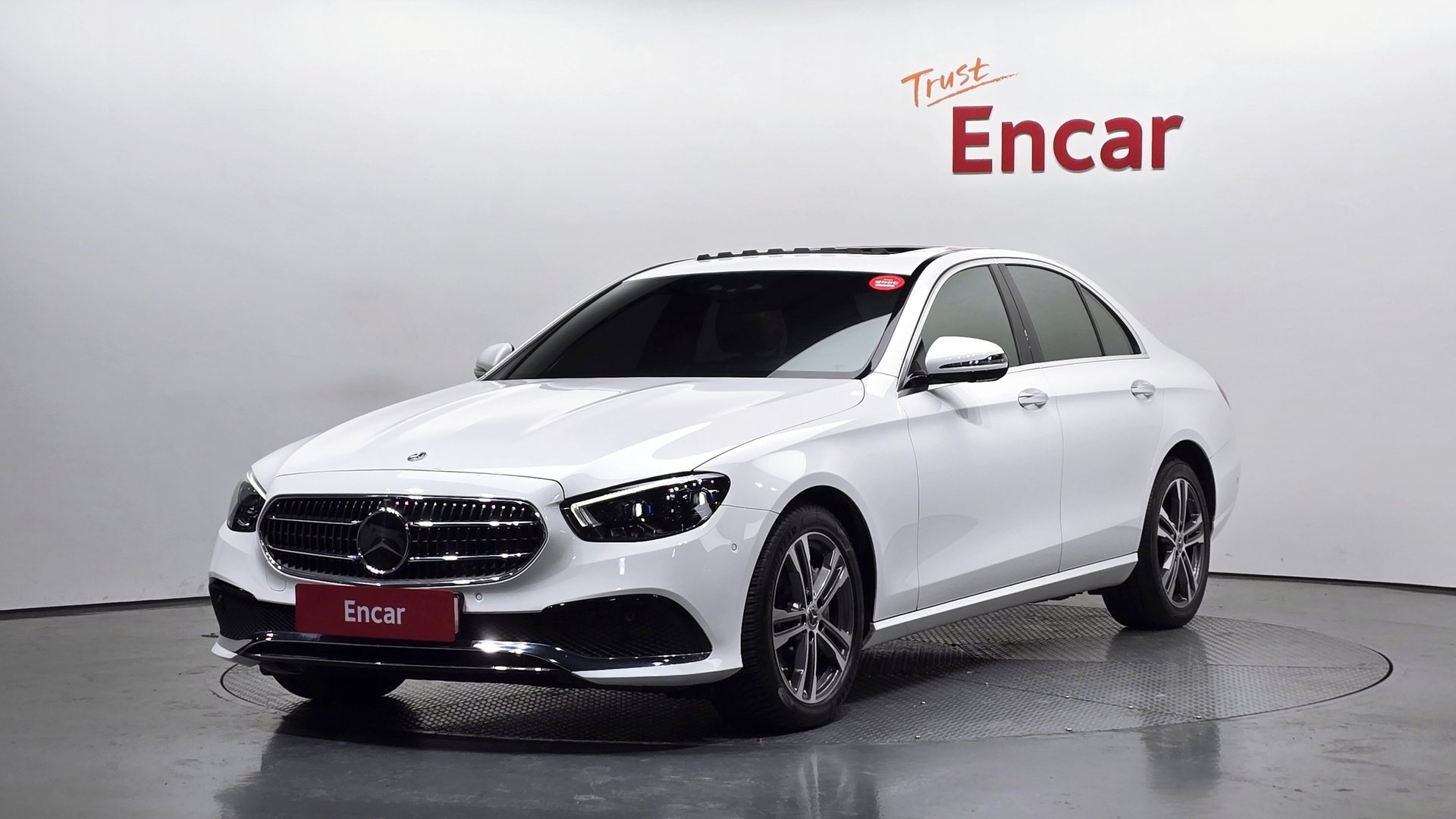 MERCEDES-BENZ E-CLASS - View 1