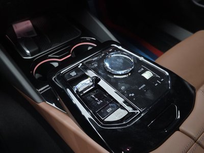 2025 BMW 5 SERIES thumbnail 12